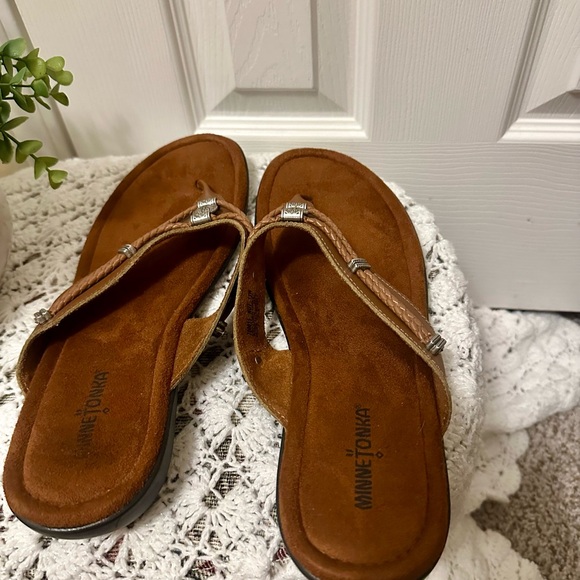 Minnetonka Sandals Womens 13W Silverthorne Brown Leather Slip On Casual Wedge - Picture 4 of 8